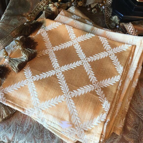 DIAMOND GOLD Dinner Napkins! - Picture 1 of 12